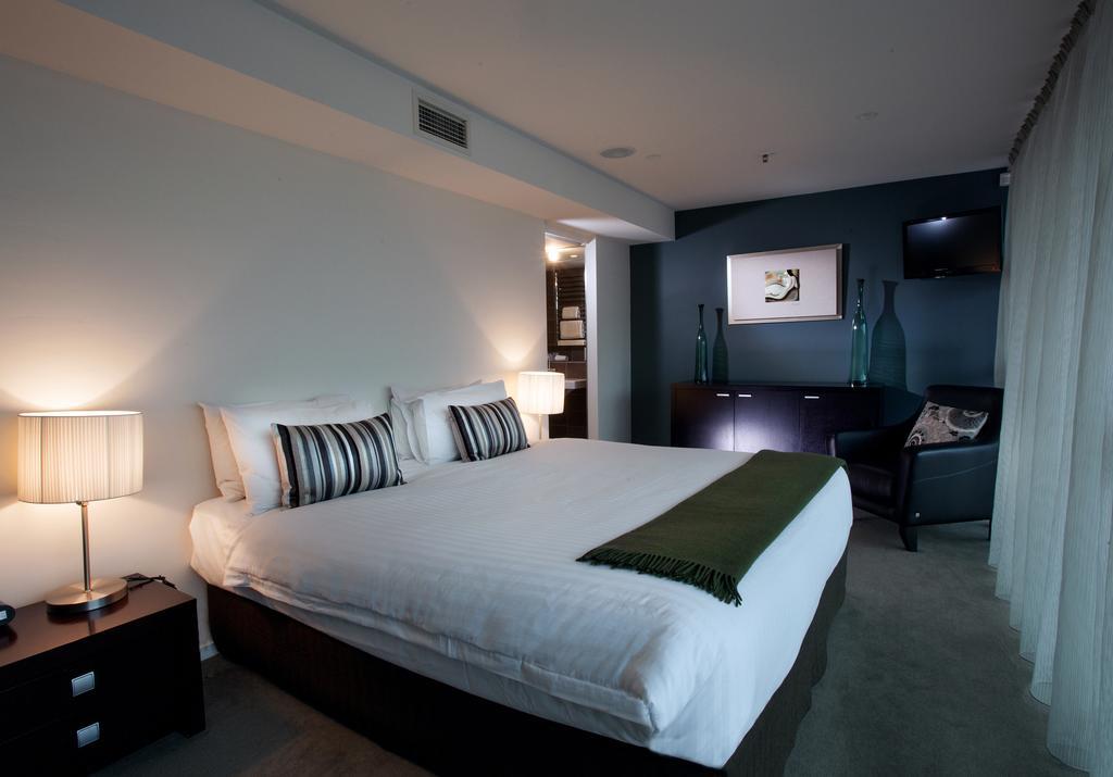 Sullivans Cove Apartments Hobart Kültér fotó A bedroom at the hotel