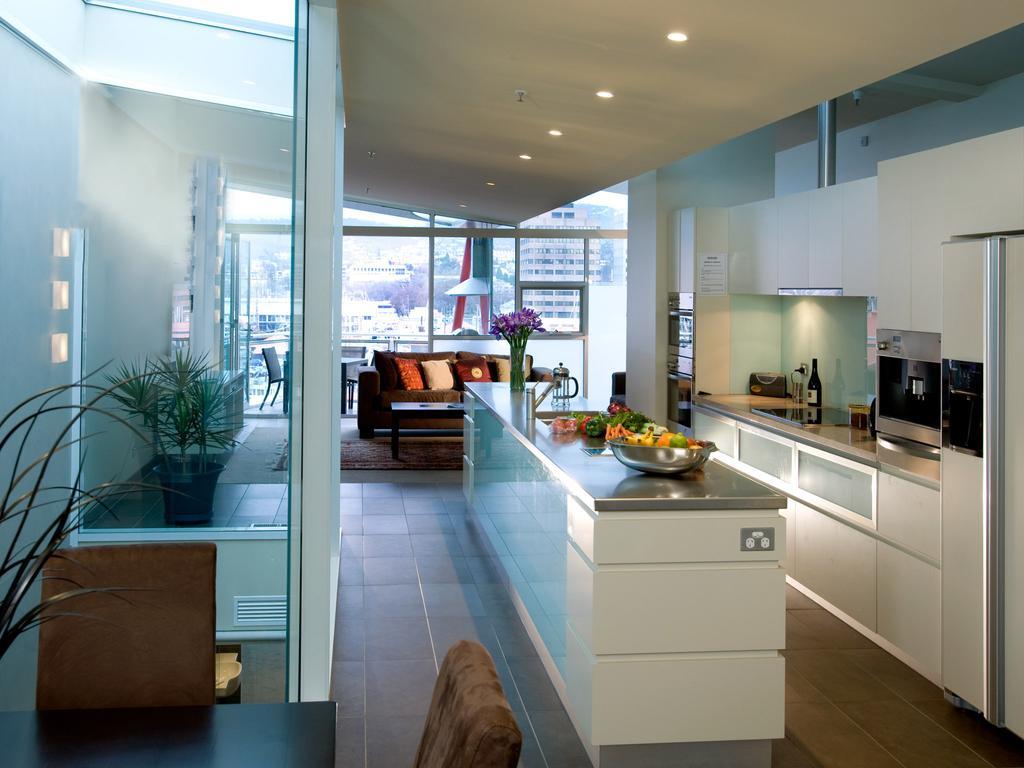 Sullivans Cove Apartments Hobart Kültér fotó A kitchen in a penthouse apartment