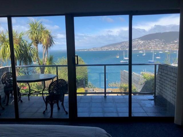 Sullivans Cove Apartments Hobart Kültér fotó View from a suite at the Bayview Hotel