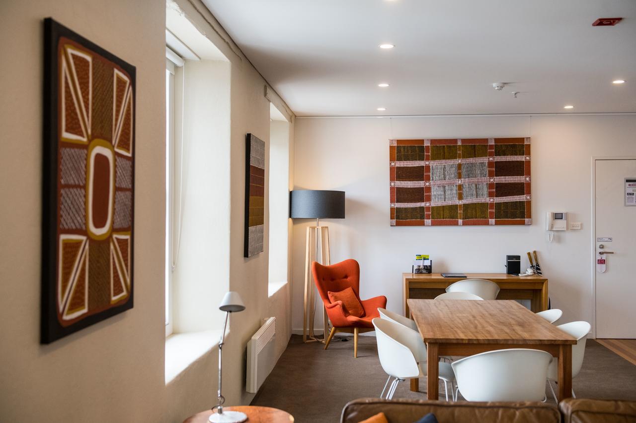 Sullivans Cove Apartments Hobart Kültér fotó The interior of the Governor's office