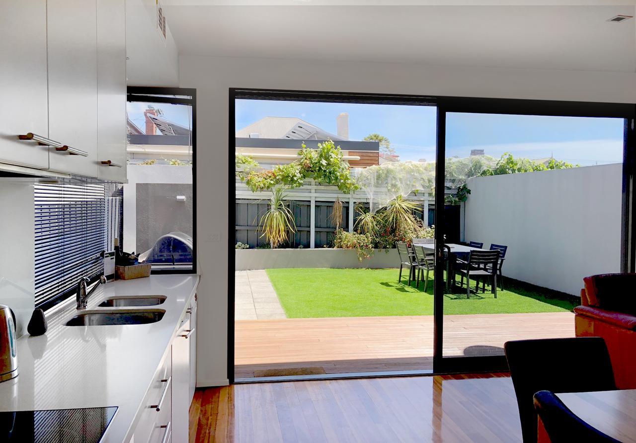 Sullivans Cove Apartments Hobart Kültér fotó A sliding door