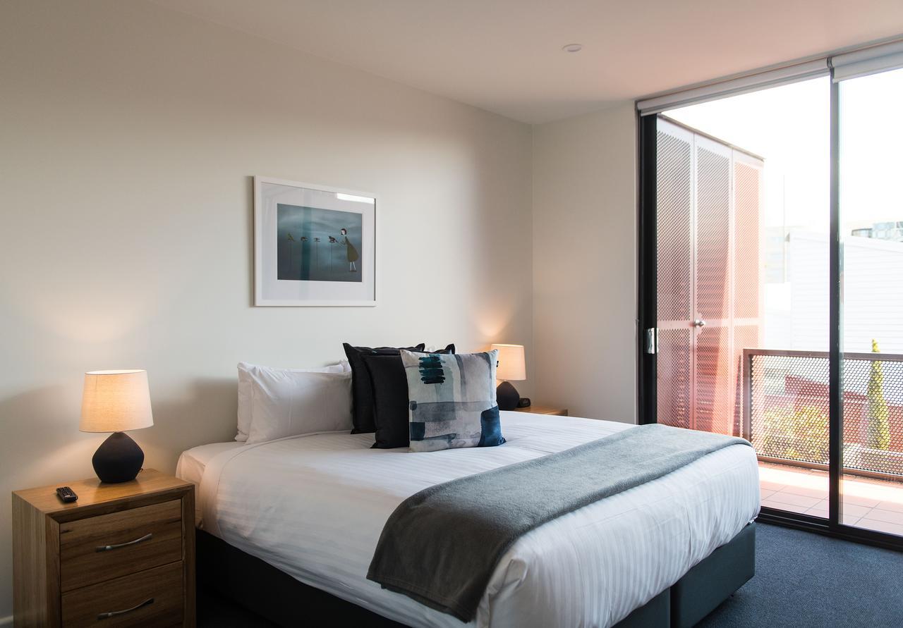 Sullivans Cove Apartments Hobart Kültér fotó A bedroom at the hotel