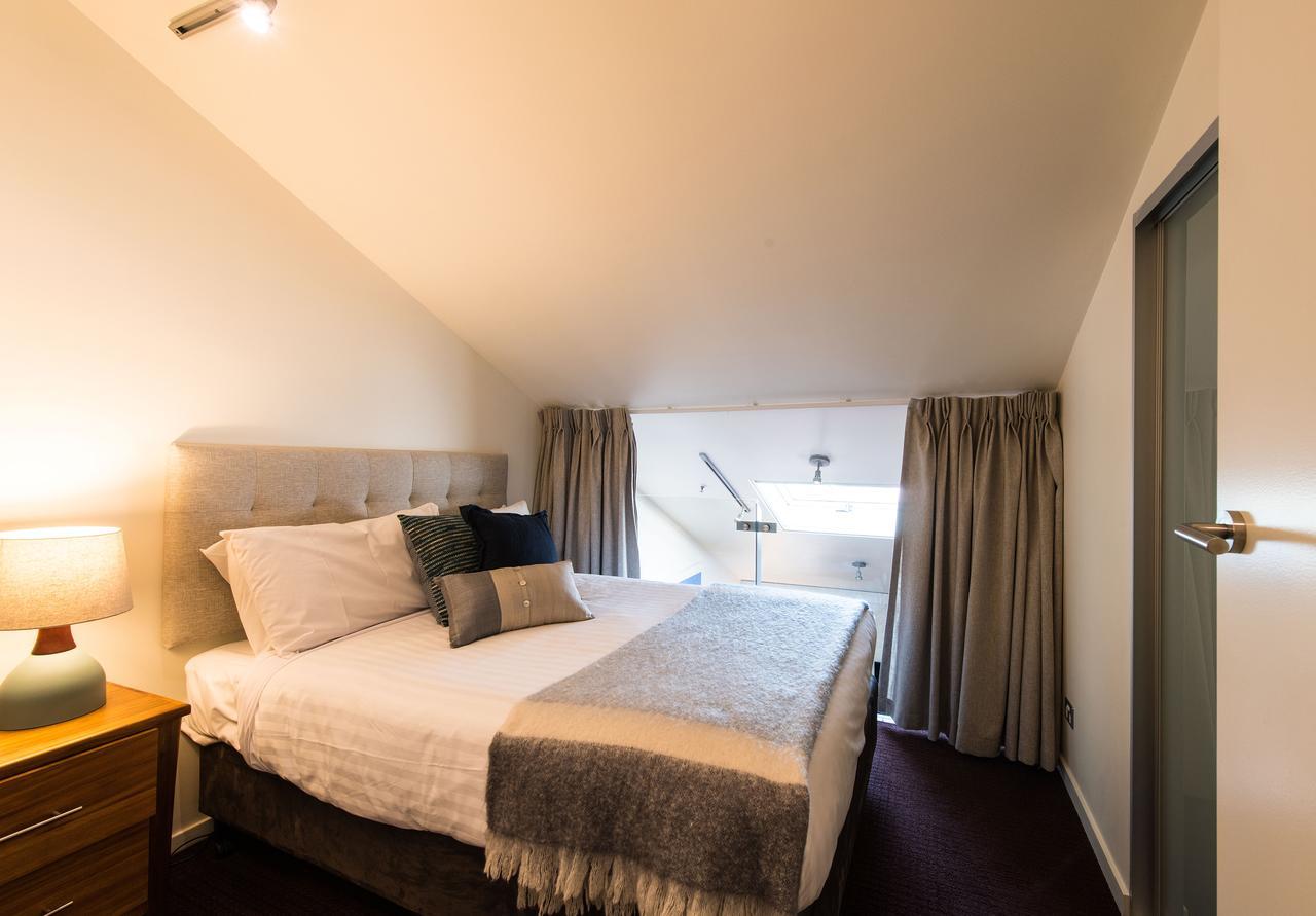 Sullivans Cove Apartments Hobart Kültér fotó A bedroom at the hotel