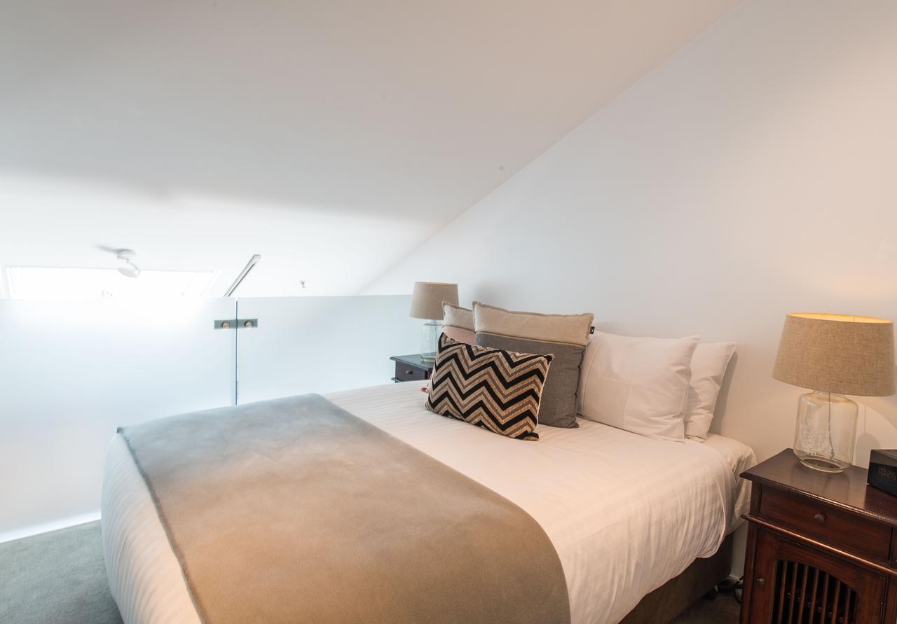 Sullivans Cove Apartments Hobart Kültér fotó A bedroom at the hotel